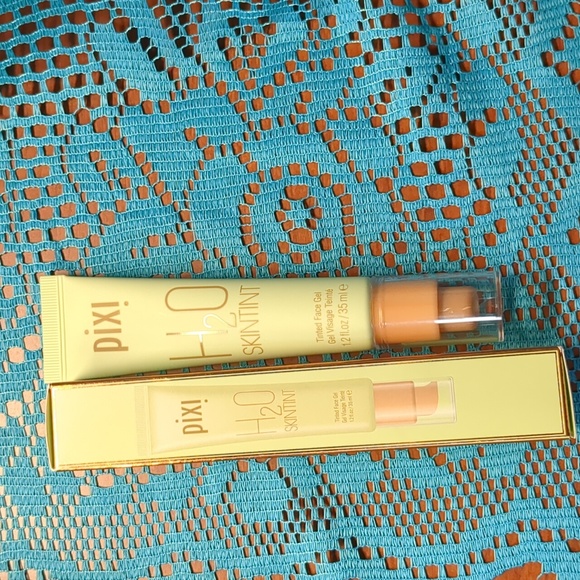 New In Original Packaging, Never Used Pixi by Petra H2O Skin Tint in Shade Warm - Picture 4 of 4